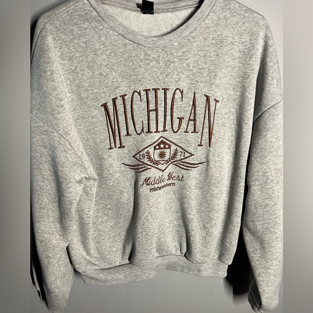 Super cute comfy crewneck!